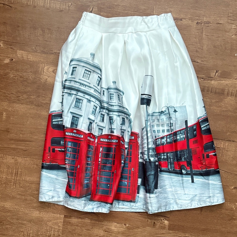 White Circle Skirt with Red London Icon Print